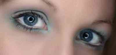 Как правильно красить серо голубые глаза