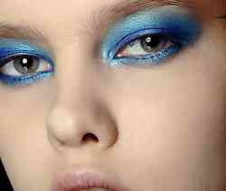 Красивый макияж для серо голубых глаз в домашних условиях с фото