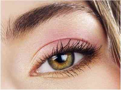 Праздничный макияж для блондинок с зелеными глазами