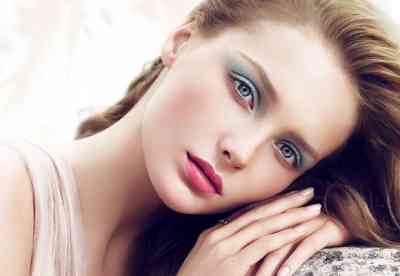 Дневной макияж для серо голубых глаз и русых волос