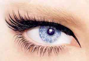 Как макияжем подчеркнуть синие глаза