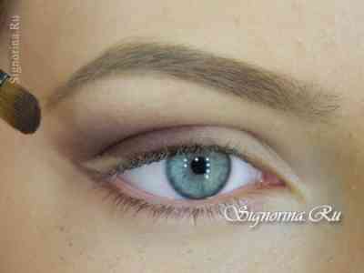 Классический макияж для голубых глаз