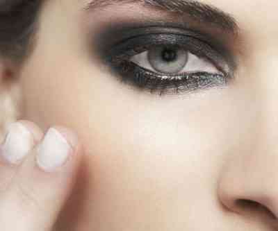 Свадебный макияж для серых глаз и темных волос фото