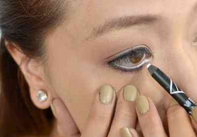 Как научиться красиво красить глаза карандашом