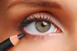 Легкий макияж глаз со стрелками