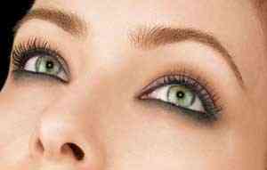 Как подчеркнуть серо зелёные глаза макияжем