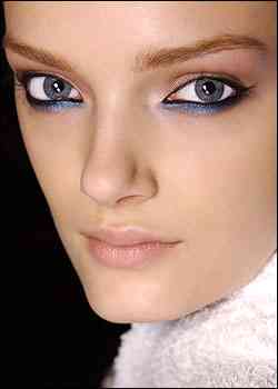 Молодящий макияж для голубых глаз