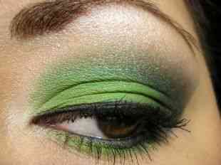 Макияж для каре зеленых глаз брюнеток пошагово фото