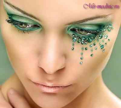 Макияж для серо зеленых глаз и темных волос фото