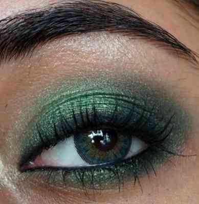 Макияж для темноволосых с каре зелеными глазами
