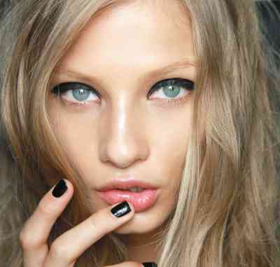 Красивый макияж для блондинки с голубыми глазами