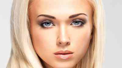 Дневной макияж для блондинок с зелеными глазами