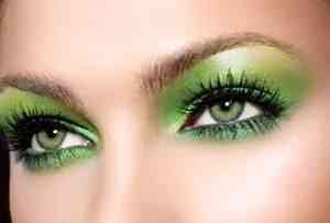 Яркий вечерний макияж для зеленых глаз фото