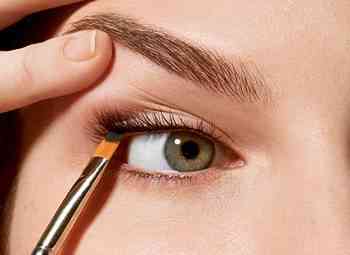 Красивый дневной макияж для серо зеленых глаз