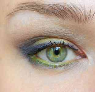 Макияж глаз к зеленому платью фото