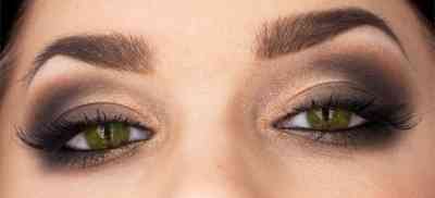 Пошаговый макияж для брюнеток с зелеными глазами