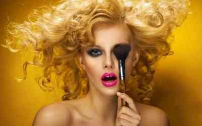 Повседневный макияж для блондинки с зелеными глазами