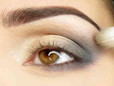 Простой макияж для зеленых глаз на каждый день фото пошагово