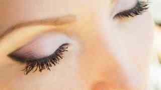 Видео нежный макияж для зеленых глаз