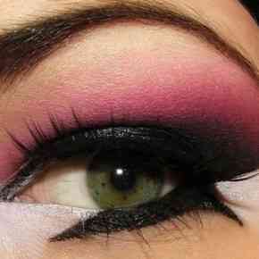 Макияж с розовым карандашом для глаз