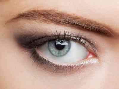 Как нанести макияж на глаза с нависшими веками
