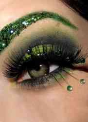 Макияж для каре зелёных глаз и тёмных волос фото