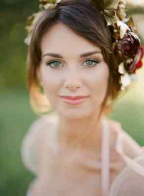 Свадебный макияж для зелёных глаз и тёмных волос фото