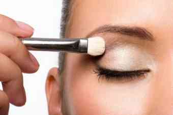 Как правильно наносить макияж на глаза с опущенными веками